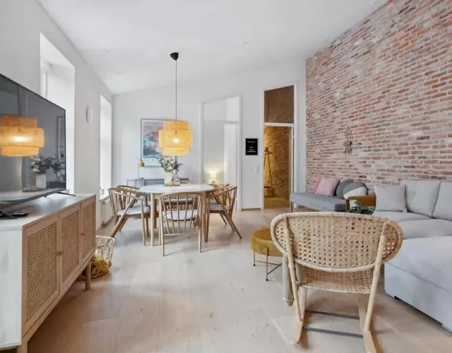 Central 3-bedroom apartment with huge terrace, including queen size beds