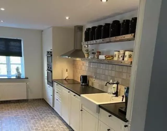 Large 1st floor apartment