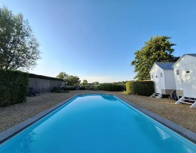 Casa-Cosi, tourist & business suites & flats with reserved parking and private terraces in shared garden with seasonal pool included, private sauna bookable