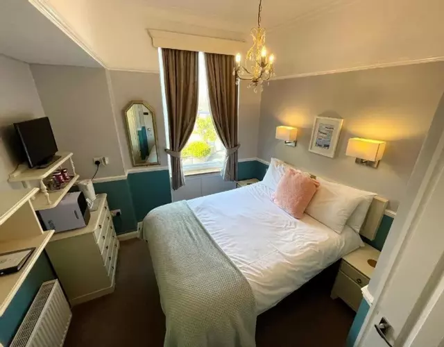 Bayliss Hall Guesthouse