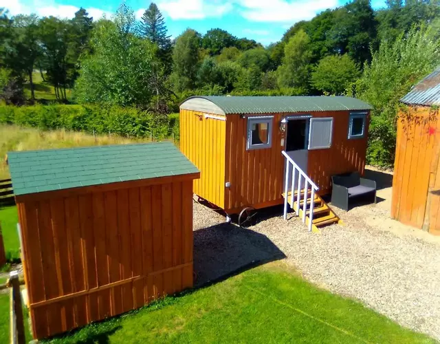 Waterloo Farm Shepherds Hut Glamping with Sun Lounge
