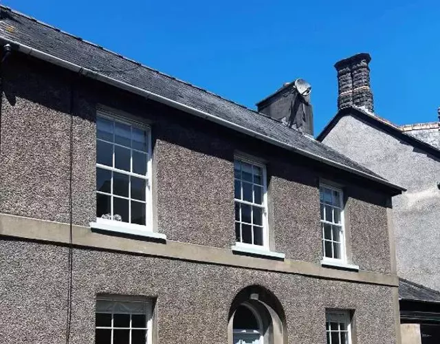 2 bed period cottage sleeps 4 in central Crickhowell