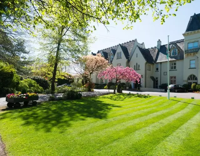 Glen-Yr-Afon House Hotel