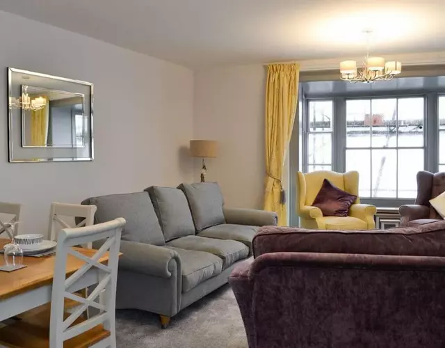 Grosvenor House APT 2