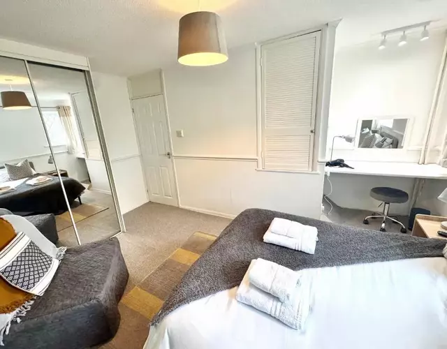 Homely 2 bedroom house, parking