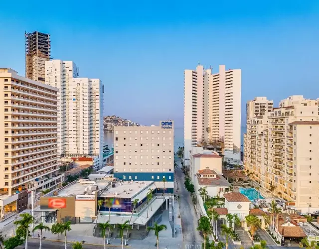 One Acapulco Costera