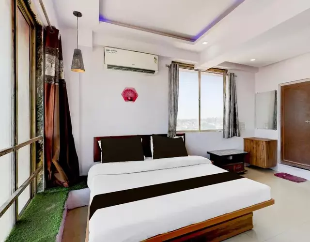 Hotel O Red Blue