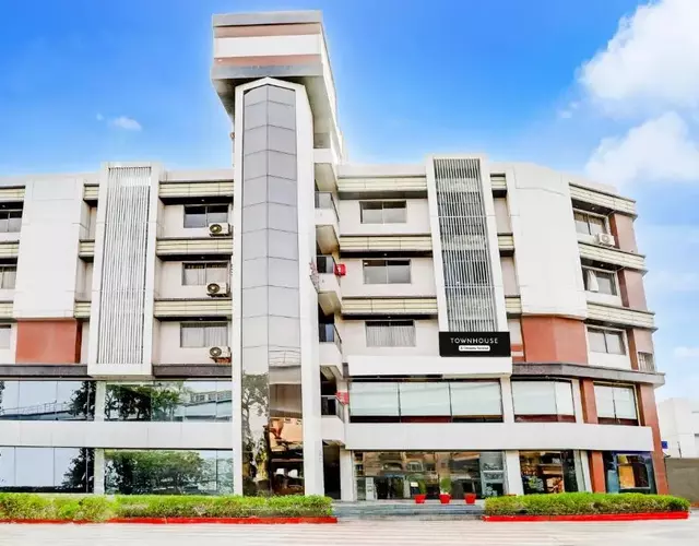 Super Townhouse Prahladnagar