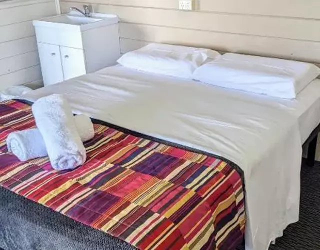 GRAND CENTRAL HOTEL PROSERPINE