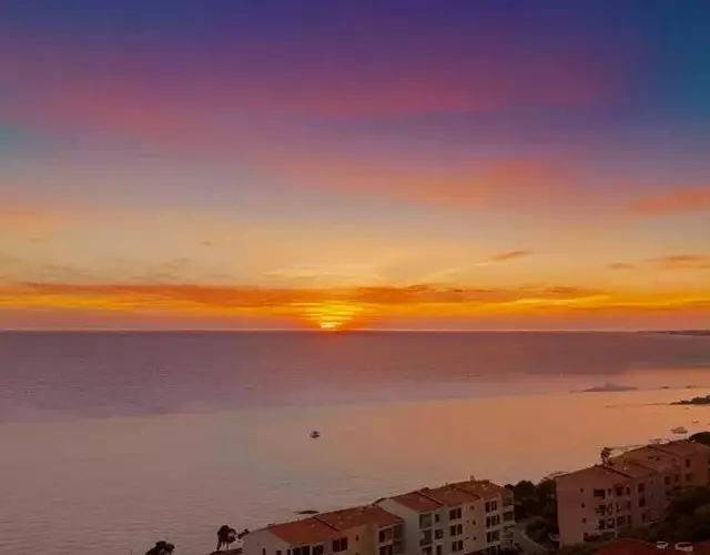 VUE MER EXCEPTIONNELLE !! Bien calme et lumineux sur la prestigieuse route des Sanguinaires à Ajaccio