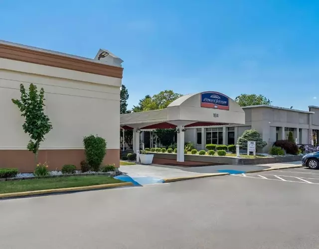 Howard Johnson by Wyndham Albany