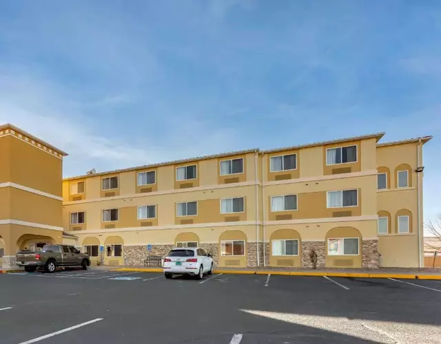 Comfort Inn & Suites Alameda at Albuquerque Balloon Fiesta Park
