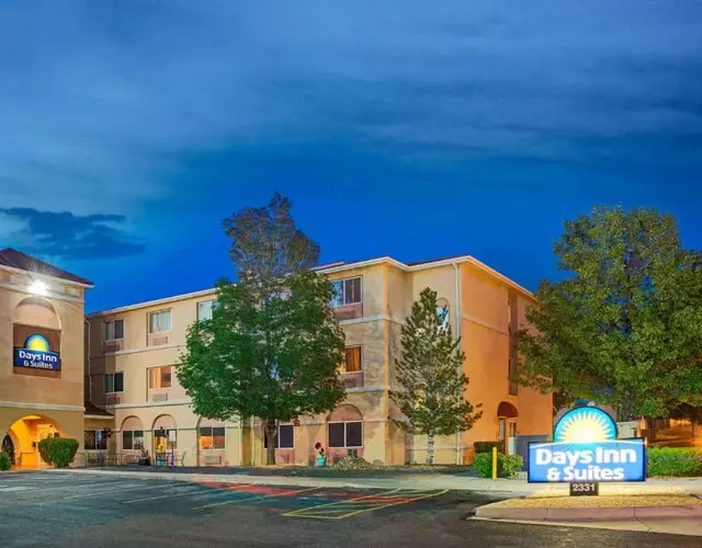 Days Inn & Suites by Wyndham Airport Albuquerque