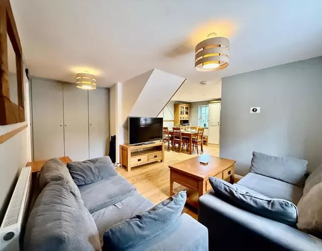 2Bed Cottage Near Odiham Castle Scenic Field Views