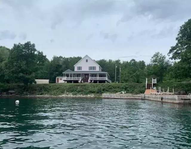 Whiskey River Cottages formerly Seaway Slips