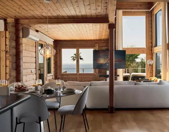 Increíble Villa de madera con vistas al mar