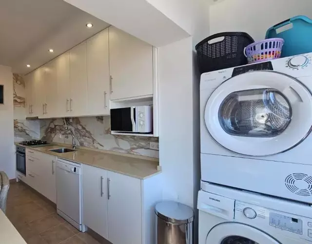 Almada Lisbon em frente dos transportes públicos