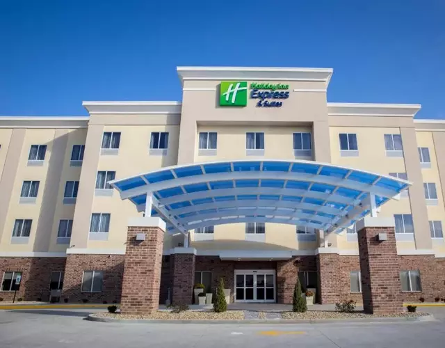 Holiday Inn Express and Suites Edwardsville by IHG