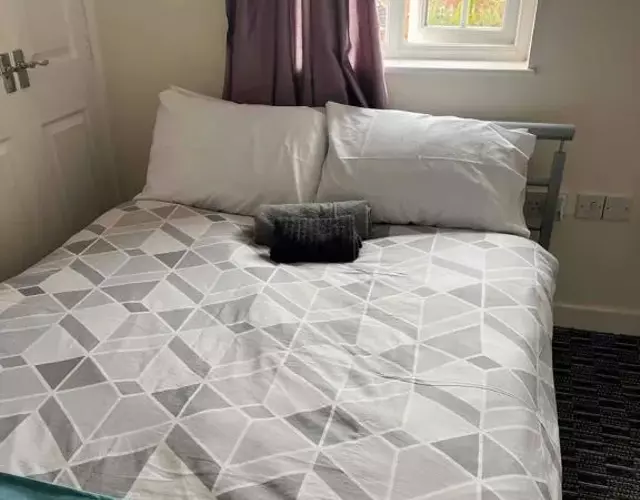 Serene 3-Bed Apartment - Park Views & Walking Distance to Royal Stoke Hospital