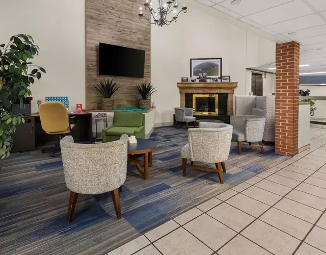 Quality Inn & Suites Altoona