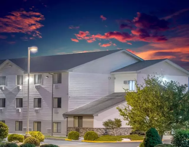 Super 8 by Wyndham Altoona