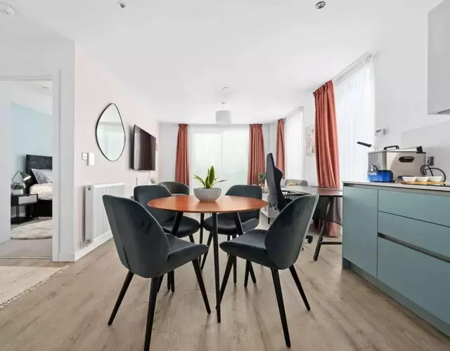 Central Luxurious Two Bedroom Apartment