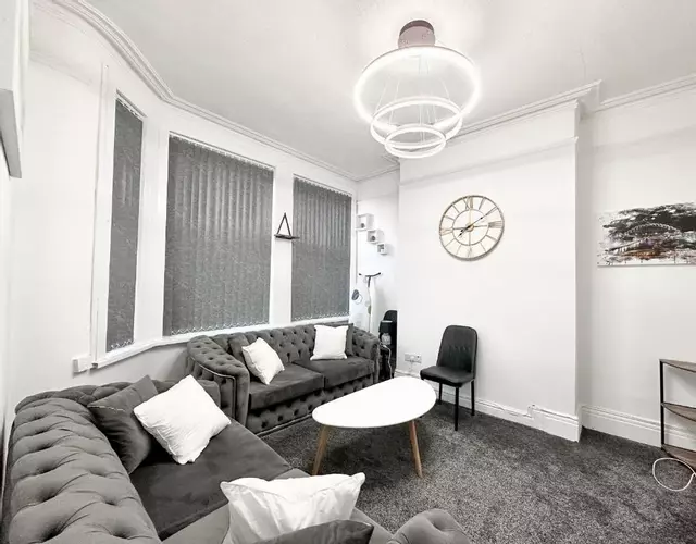 Large Home In Heart Of Bustling Levenshulme