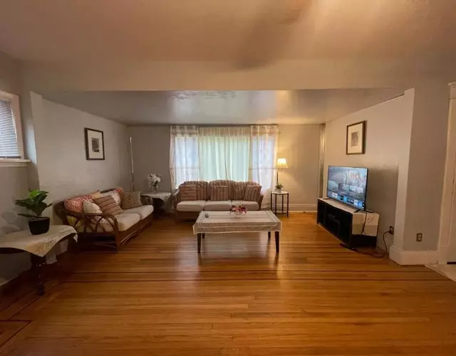 Buffalo 4BR Home 5 Beds, Near Airport & Downtown