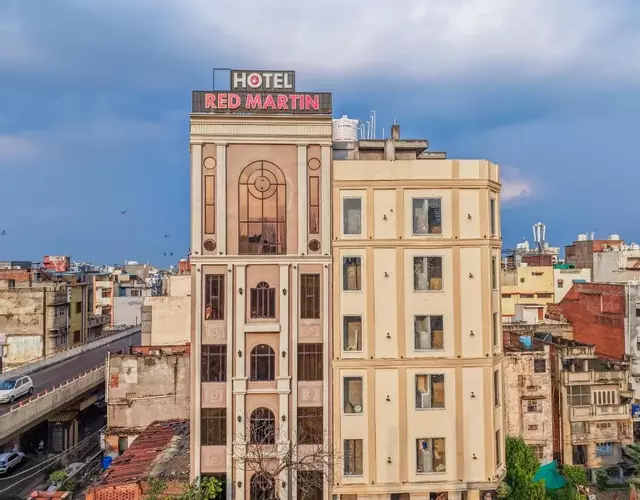 Hotel Red Martin 2 min walk from Golden Temple