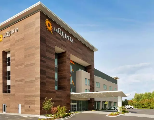 La Quinta Inn & Suites by Wyndham Burlington