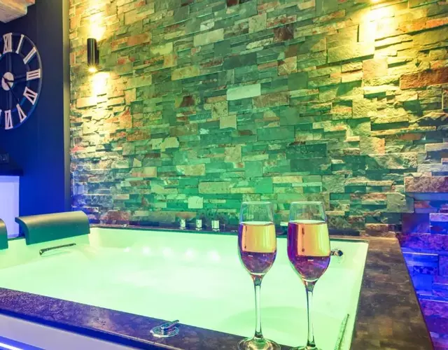 Love room au bord de l'eau. L'instant coquin