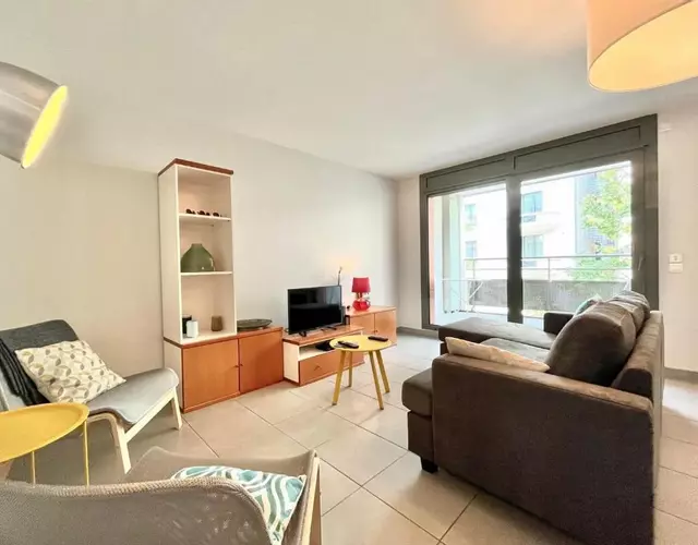 Charmant 3 pièces rénové avec balcon, ascenseur et garage en plein centre d'Annecy - FR-1-432-85