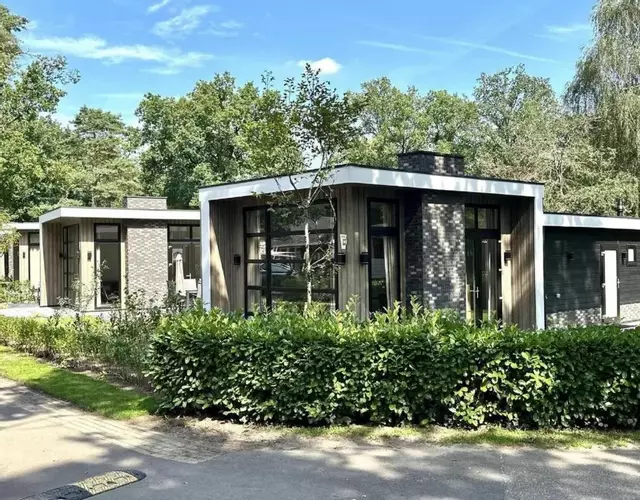 Bright Chalet in Nature Park