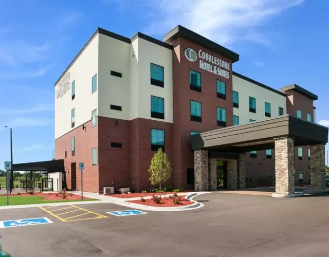 Cobblestone Hotel & Suites Appleton International Airport