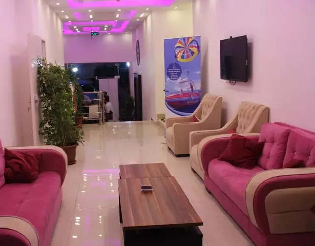 Weekend Hotel