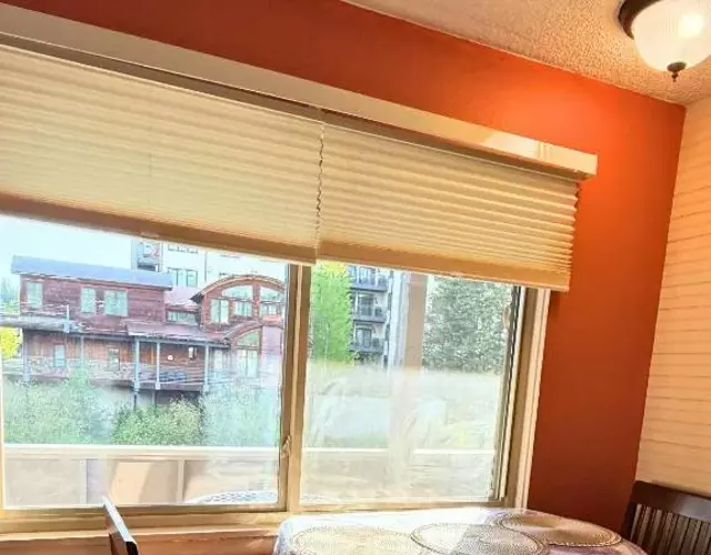 Riverfront Retreat Just 7 Minutes from the Resort, with a Hot Tub and Pool walk to downtown