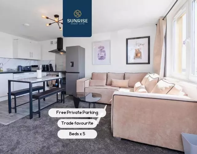 Eden Views - INVOICE and REDUCED PRICE only via SUNRISE SHORT LETS DUNDEE, 3 Rooms, 5 Beds, Fully Equipped, 2 mins to Centre and Ring Road, Perfectly Suited to Groups and Long Stays