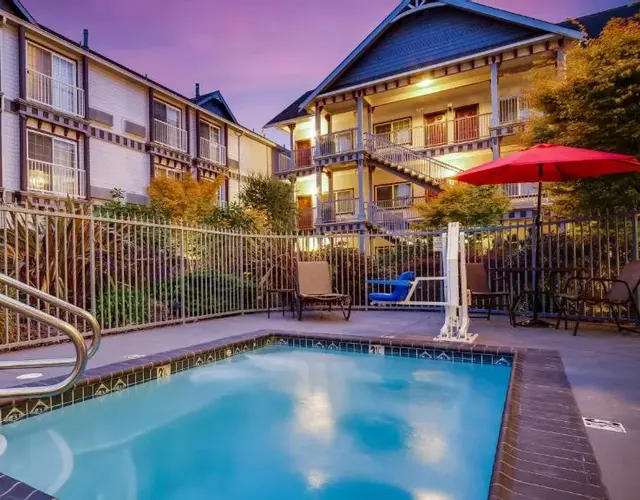 Best Western Plus Bayshore Inn