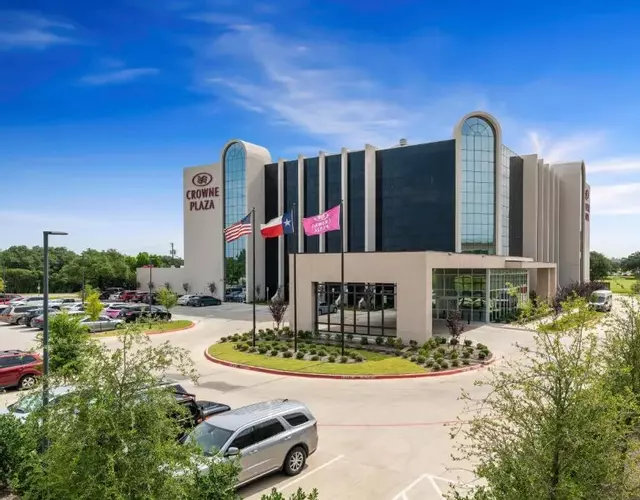 Crowne Plaza Suites Arlington by IHG