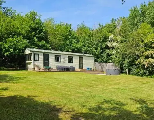 Silver Birch Nabb Lane Hot tub near Alton Towers