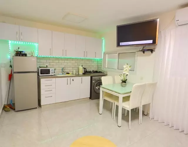 דירה יפה סגנון מודרני מרחק של 5 דקות נסיעה מהים
