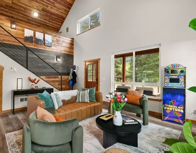 Rainier XL Chalet EV-Hot Tub-Game Room-Guest Suite