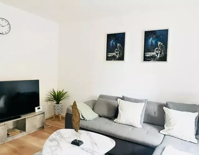 Semi-Detached Holiday Home in Ashford with Spacious Parking in Secure Neighbourhood