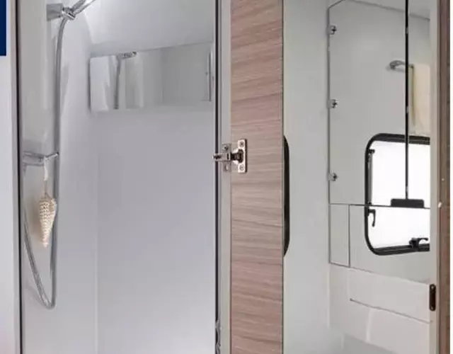 קרוואן העוטף