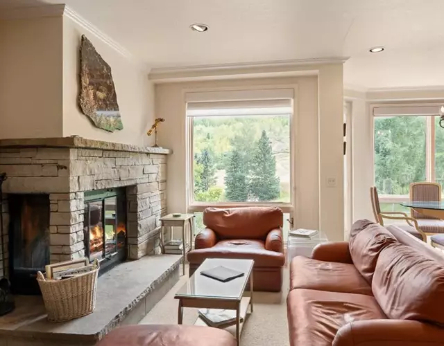 Chamonix 32, Snowmass Ski-In/Ski-Out Condo w/Shared Pool/Hot Tub/WiFi