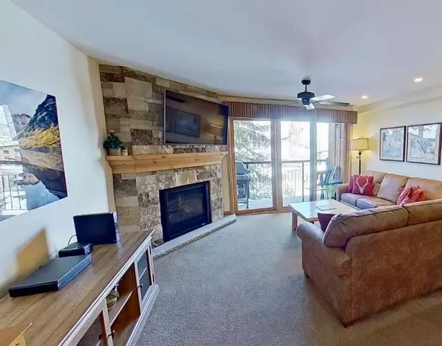 Crestwood 2215 Deluxe 1 Bedroom