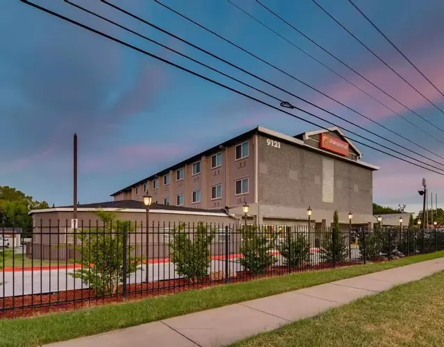 Orangewood Inn and Suites Midtown