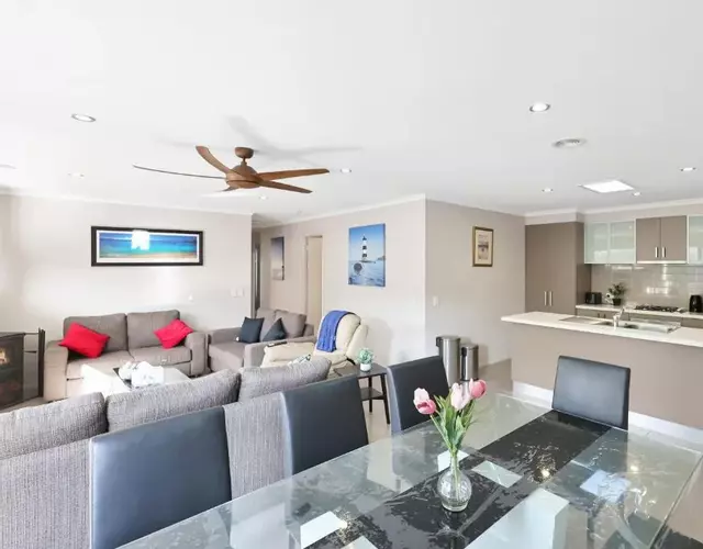 Casa Laut Family friendly short walk to the beach Pets upon agreement Sleeps 6