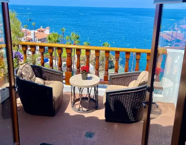 Coastal villa w ocean views & hot tub