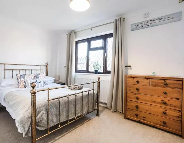 Carey House Long Stays Free Parking and WI-FI